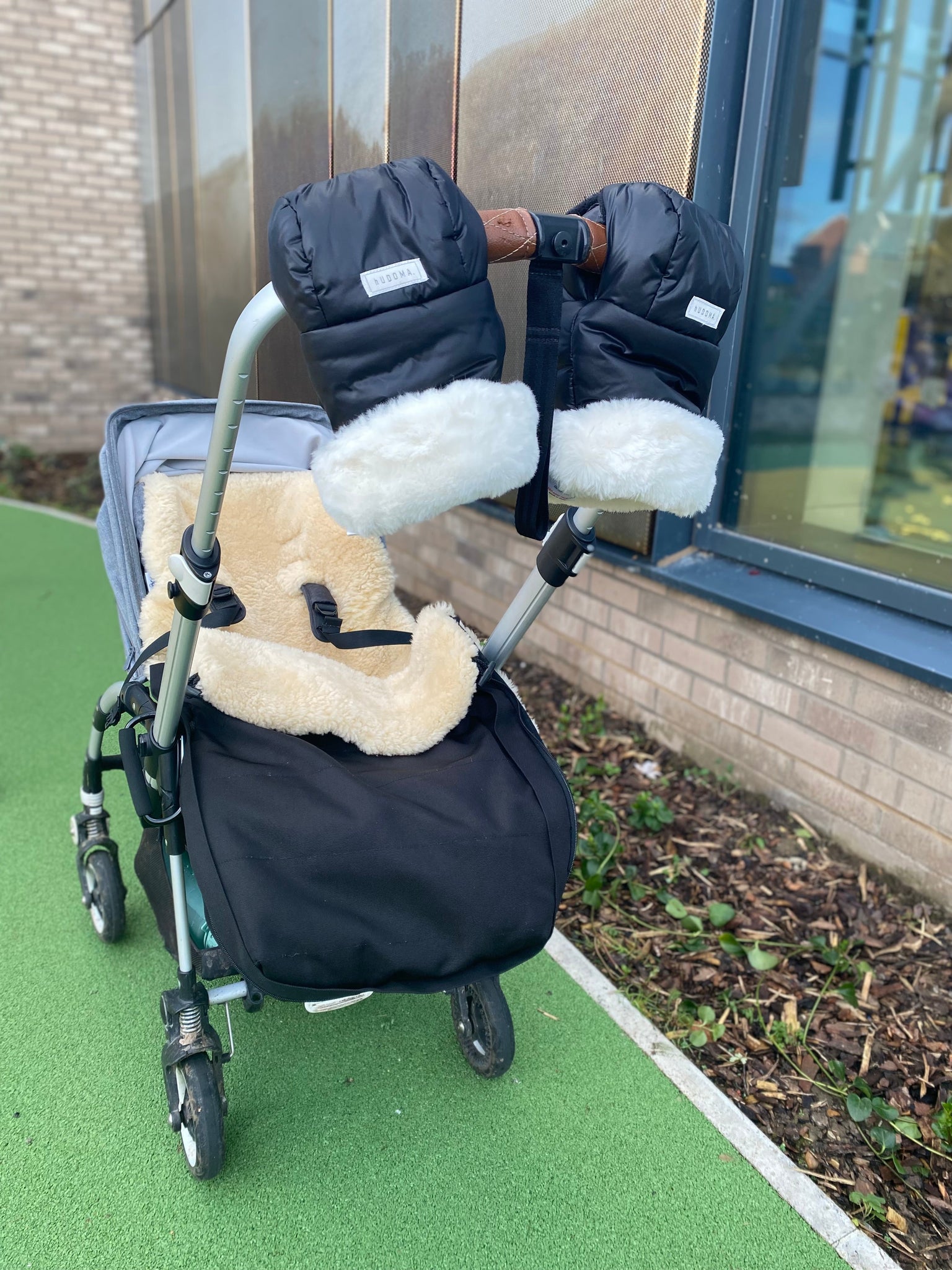 bugaboo pram gloves hUDOMA Chelsea Black Pram Gloves